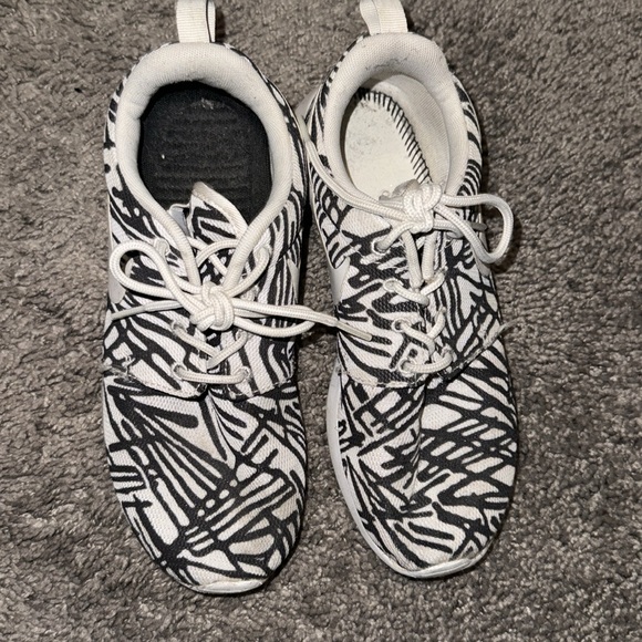 Women’s. Athletic shoes - Picture 4 of 4